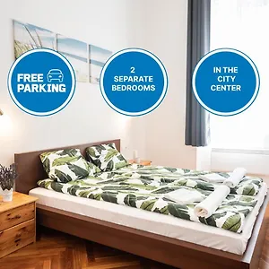Free Parking - Dob50 Spacious - 2 Separate Bedroom, 5 People, Ac, Wifi , Budapest Hungary